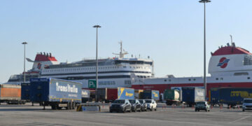 Συμφωνία ΣΕΕΝ – ΠΕΝΕΝ για τη γραμμή Ελλάδας – Ιταλίας και τον τερματισμό των απεργιακών κινητοποιήσεων