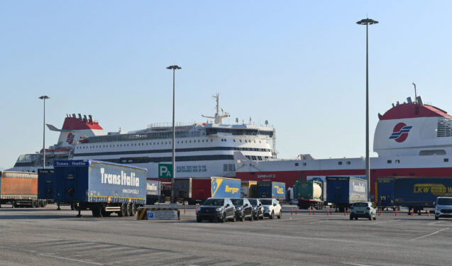 Συμφωνία ΣΕΕΝ – ΠΕΝΕΝ για τη γραμμή Ελλάδας – Ιταλίας και τον τερματισμό των απεργιακών κινητοποιήσεων