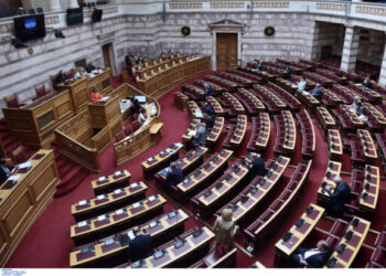 Κατατέθηκε το νομοσχέδιο για την προστασία των ανηλίκων από προϊόντα καπνού και αλκοόλ