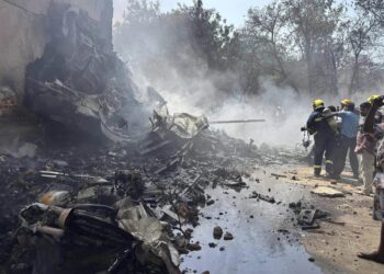 Συντριβή αεροσκάφους με 242 επιβαίνοντες