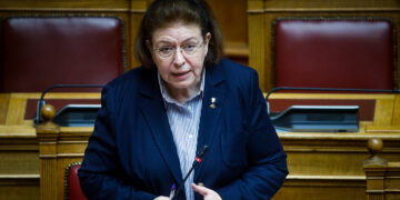 Μενδώνη σε Παπαδόπουλο: Θα έπρεπε να ντρέπεστε