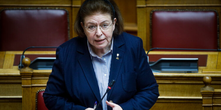 Μενδώνη σε Παπαδόπουλο: Θα έπρεπε να ντρέπεστε