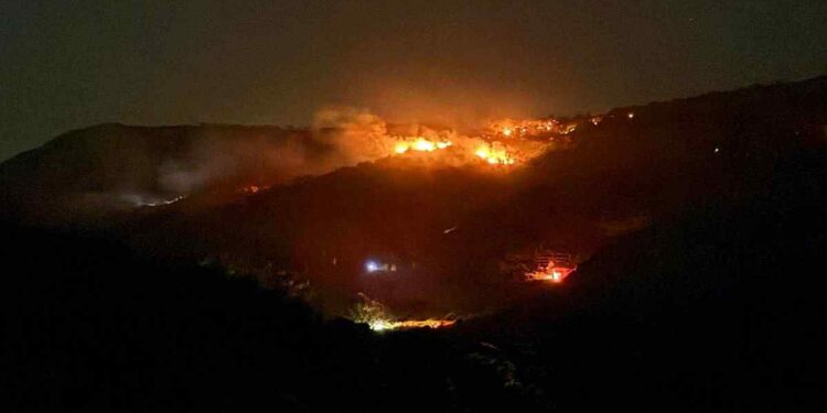 Φωτιά στην Χίο: Μαίνεται για τέταρτη ημέρα