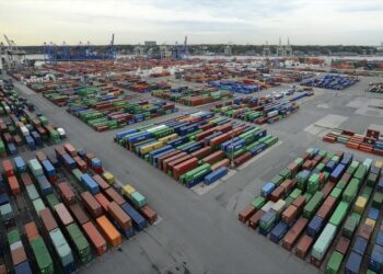 Μείωση 6,9% στο έλλειμμα του εμπορικού ισοζυγίου τον Απρίλιο