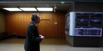 Το ερώτημα για τα πακέτα της Λαζαρίδης