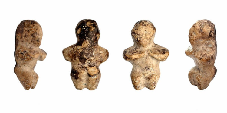 Αγρότης ανακάλυψε τυχαία ένα μοναδικό αγαλματίδιο της Αφροδίτης ηλικίας 6.000 ετών