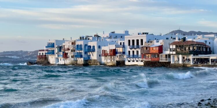 Φοροδιαφυγή: «Κομάντο» της ΑΑΔΕ σπεύδουν σε νησιά