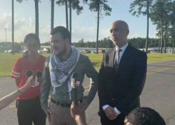 Ελεύθερος αφέθηκε μετά από τρεις μήνες κράτησης ο φιλοπαλαιστίνιος ακτιβιστής Μαχμούντ Χαλίλ