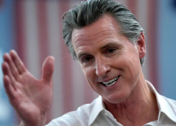 Επίθεση Γκάβιν Νιούσομ σε Ντόναλντ Τραμπ: Διεστραμμένη φαντασίωση δικτατορικού προέδρου