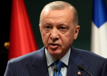 «Μια ξεκάθαρη πρόκληση» οι ισραηλινές επιθέσεις στο Ιράν