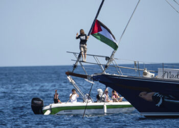 Μπλόκο του Ισραήλ στο πλοίο Madleen: «Γυρίστε πίσω, δεν θα φθάσετε στη Γάζα» λέει ο υπουργός Άμυνας