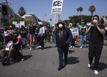 Εκατοντάδες άνδρες του σώματος πεζοναυτών θα αναπτυχθούν στο Λος Άντζελες