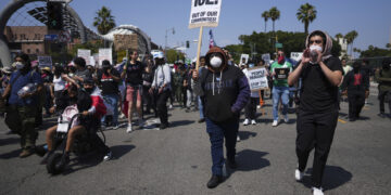 Εκατοντάδες άνδρες του σώματος πεζοναυτών θα αναπτυχθούν στο Λος Άντζελες