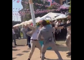 Βίντεο: Άγριο ξύλο στις ιπποδρομίες του Άσκοτ