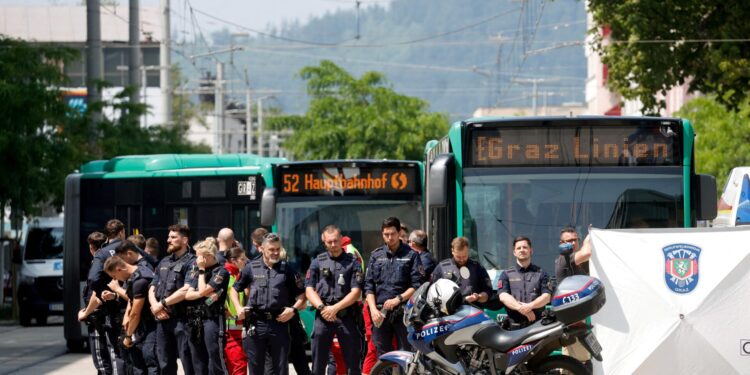 Επίθεση σε σχολείο: Τριήμερο εθνικό πένθος και ενός λεπτού σιγή σε όλη την χώρα