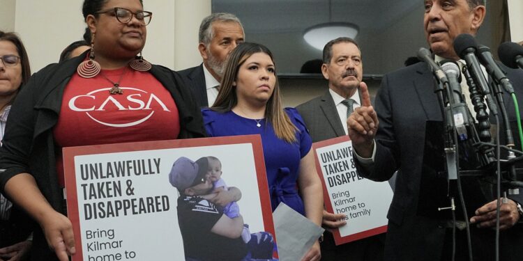 Στις ΗΠΑ ο Κιλμάρ Αμπρέγο Γκαρσία που απελάθηκε κατά λάθος στο Ελ Σαλβαδόρ