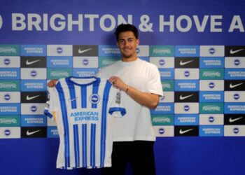 Ο Μπάμπης Κωστούλας ανακοινώθηκε από την Μπράιτον