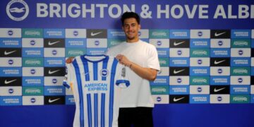 Ο Μπάμπης Κωστούλας ανακοινώθηκε από την Μπράιτον