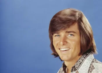 Πέθανε ο τραγουδιστής και ηθοποιός, είδωλο των εφήβων στα ’60s και ’70s