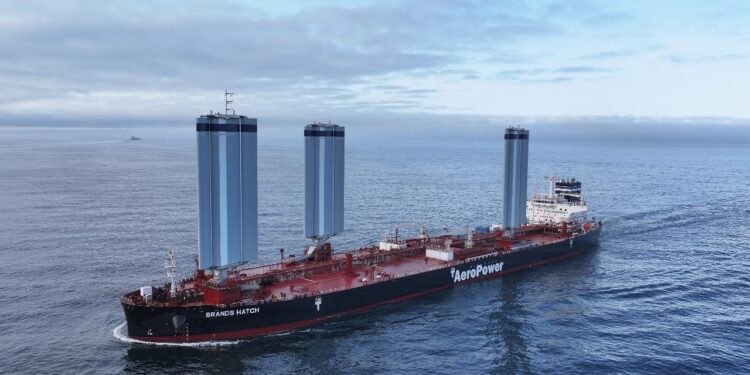 Η Πειραιώς χρηματοδοτεί το πρώτο δεξαμενόπλοιο τύπου LR2 στον κόσμο με αιολική ενέργεια