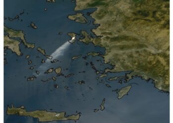 Έως την Κίμωλο οι καπνοί