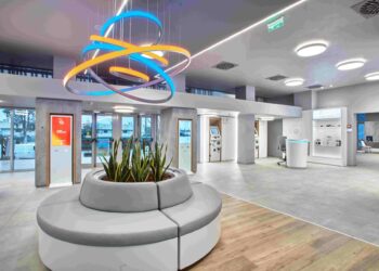 Μπήκε στην… πρίζα η οπτική ίνα του Ομίλου ΔΕΗ