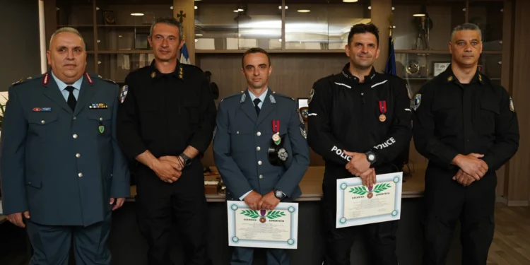 Μετάλλια «Αστυνομικού Σταυρού» σε δύο αστυνομικούς της Ομάδας ΔΙ.ΑΣ. για εξαίρετη πράξη