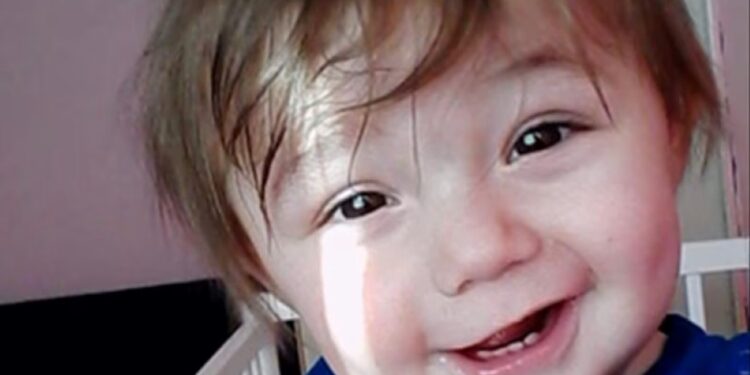 Σοκ στην Βρετανία: Παππούδες κατηγορούνται ότι δολοφόνησαν το 2χρονο εγγόνι τους