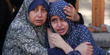 Δεκάδες νεκροί και τραυματίες από ισραηλινά πυρά κοντά σε κέντρο διανομής βοήθειας, σύμφωνα με τους Παλαιστινίους