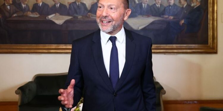 Να μετατραπεί το ευρώ σε αποθεματικό νόμισμα