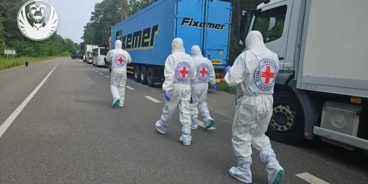 Ουκρανία: Ανέκτησε τις σορούς 1.212 στρατιωτών που σκοτώθηκαν στο μέτωπο – Βίντεο από τα φορτηγά