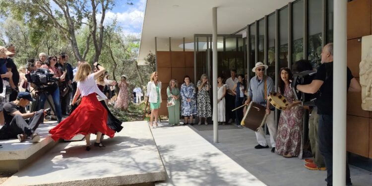 Παραδόθηκε στους πολίτες το Νέο Πωλητήριο της Ακρόπολης