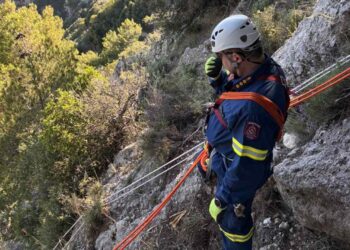 Κέρκυρα: Επιχείρηση διάσωσης Βρετανού τουρίστα στο Canal d’Amour