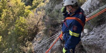 Κέρκυρα: Επιχείρηση διάσωσης Βρετανού τουρίστα στο Canal d’Amour