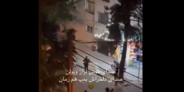 Ανατριχίλα προκαλεί Ιρανός που παίζει βιολί στον δρόμο εν μέσω ισραηλινής επίθεσης