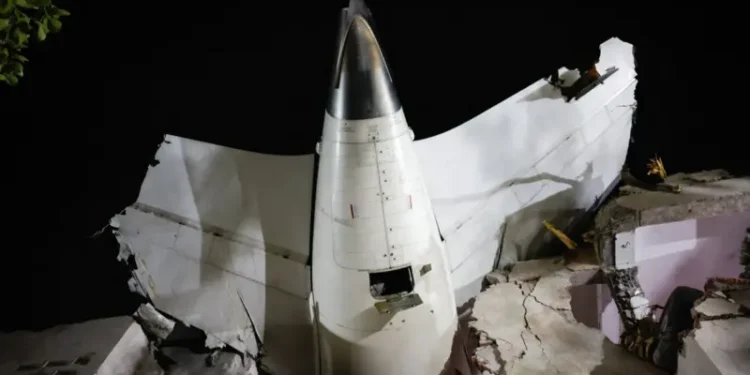 Αεροπορική τραγωδία στην Ινδία: Πού εστιάζουν οι έρευνες για τα αίτια της συντριβής