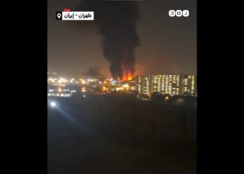 Πυκνός καπνός και φλόγες στο αεροδρόμιο Μεχραμπάντ της Τεχεράνης