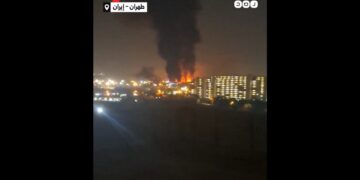 Πυκνός καπνός και φλόγες στο αεροδρόμιο Μεχραμπάντ της Τεχεράνης