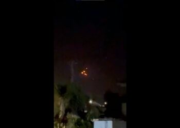 Μέση Ανατολή: Ορατοί από την Κύπρο οι πύραυλοι του Ιράν προς το Ισραήλ