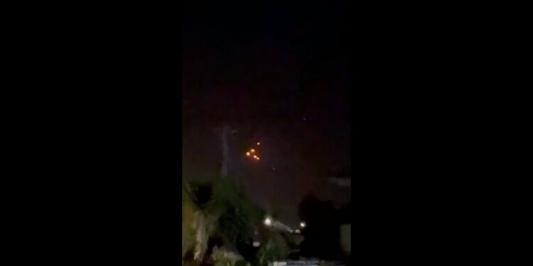 Μέση Ανατολή: Ορατοί από την Κύπρο οι πύραυλοι του Ιράν προς το Ισραήλ