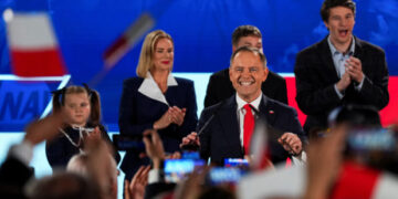 Πολωνία: Νικητής των προεδρικών εκλογών ο εθνικιστής και πρώην μπράβος, Κάρολ Ναβρότσκι