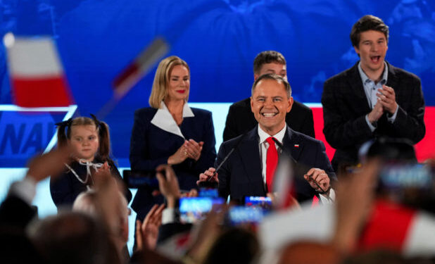 Πολωνία: Νικητής των προεδρικών εκλογών ο εθνικιστής και πρώην μπράβος, Κάρολ Ναβρότσκι