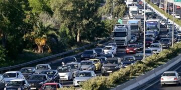 Κίνηση: «Ασφυξία» στον Κηφισό – Καθυστερήσεις άνω της μίας ώρας στην Ελευσίνα λόγω τροχαίου στην Περιφερειακή Υμηττού