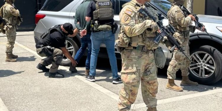 Λος Άντζελες: Γεμίζουν οι δρόμοι μετά την απαγόρευση κυκλοφορίας