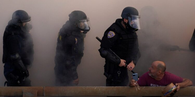 Το Πεντάγωνο στέλνει 700 πεζοναύτες μετά την απόβαση της Εθνοφρουράς