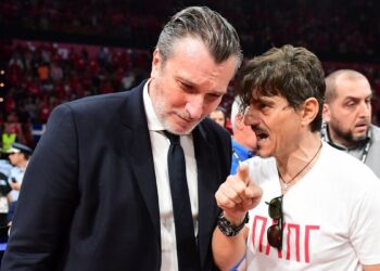 «Ας σταματήσει πια να κινείται ως τηλεκριτικός και ας σοβαρευτεί»