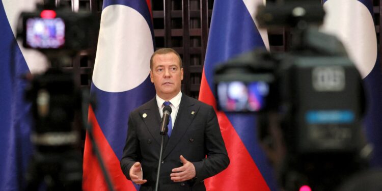 Μεντβέντεφ: Ο Τραμπ άρχισε νέο πόλεμο για τις ΗΠΑ