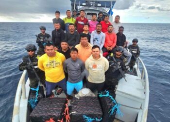 Ελ Σαλβαδόρ: Κατάσχεση – μαμούθ 6,3 τόνων κοκαΐνης από το Πολεμικό Ναυτικό