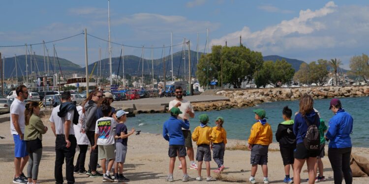 Καθαρισμός της παραλίας με πρωτοβουλία της Piraeus Container Terminal