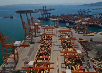 Ανοδικά η διακίνηση containers στον Πειραιά